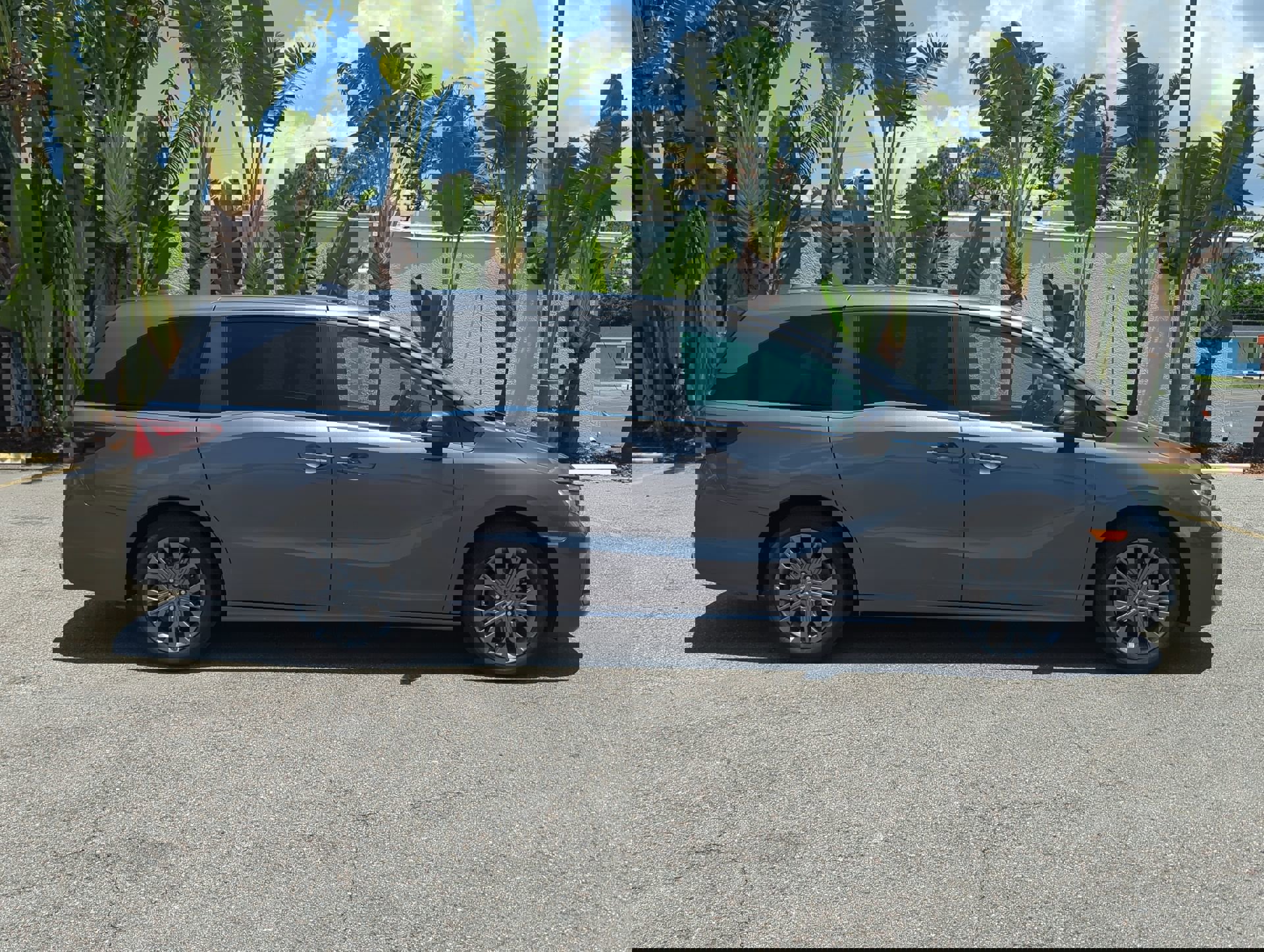 2025 Honda Odyssey Touring photo 4