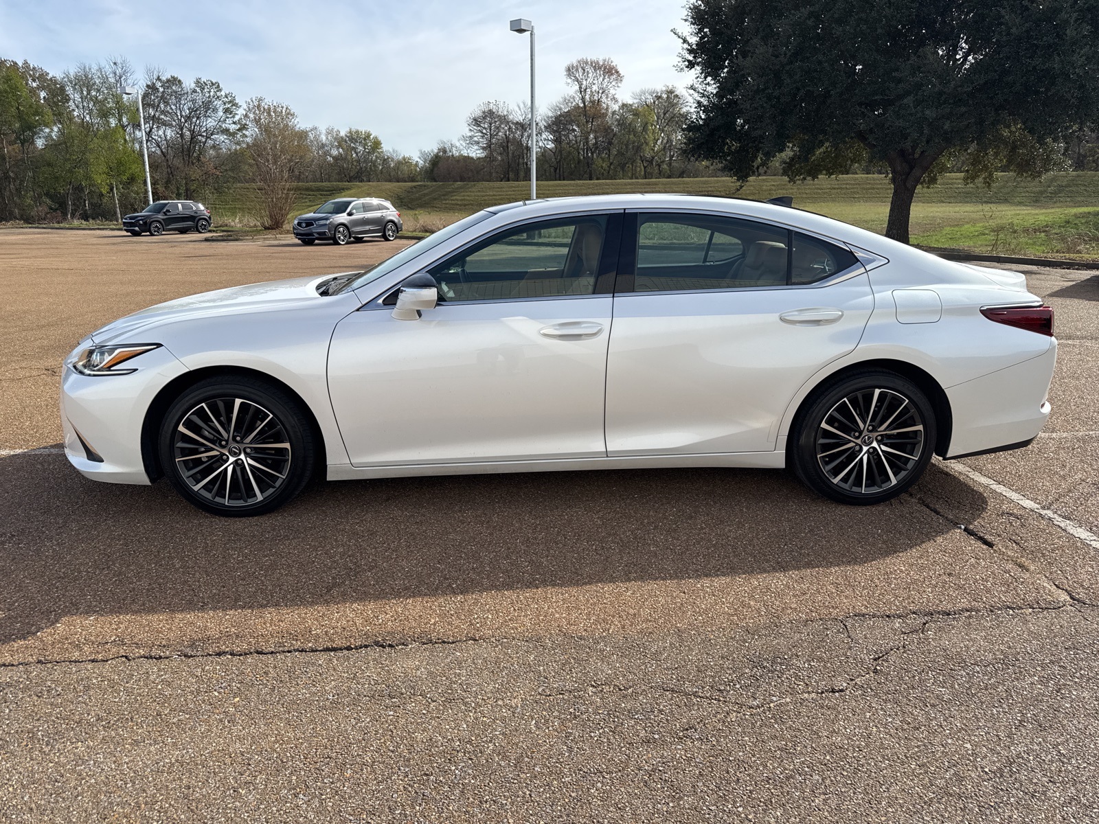 2023 Lexus ES 350 photo 4