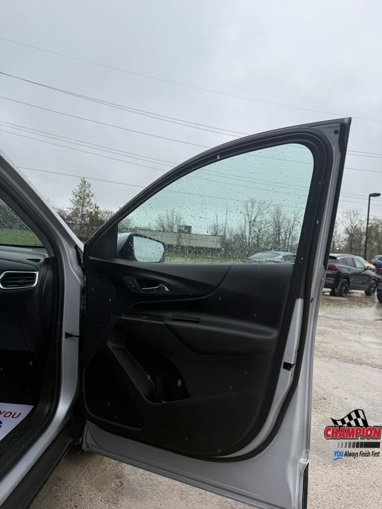 2022 Chevrolet Equinox LT photo 22