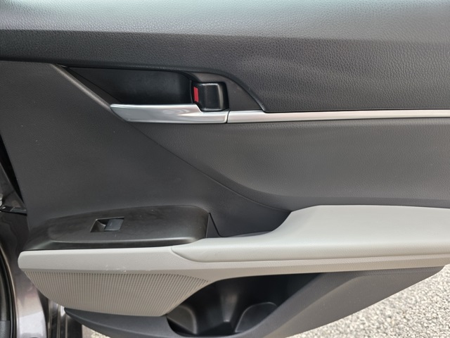2023 Toyota Camry Hybrid LE photo 10