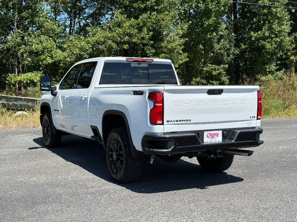 2025 Chevrolet Silverado 2500HD LTZ photo 4