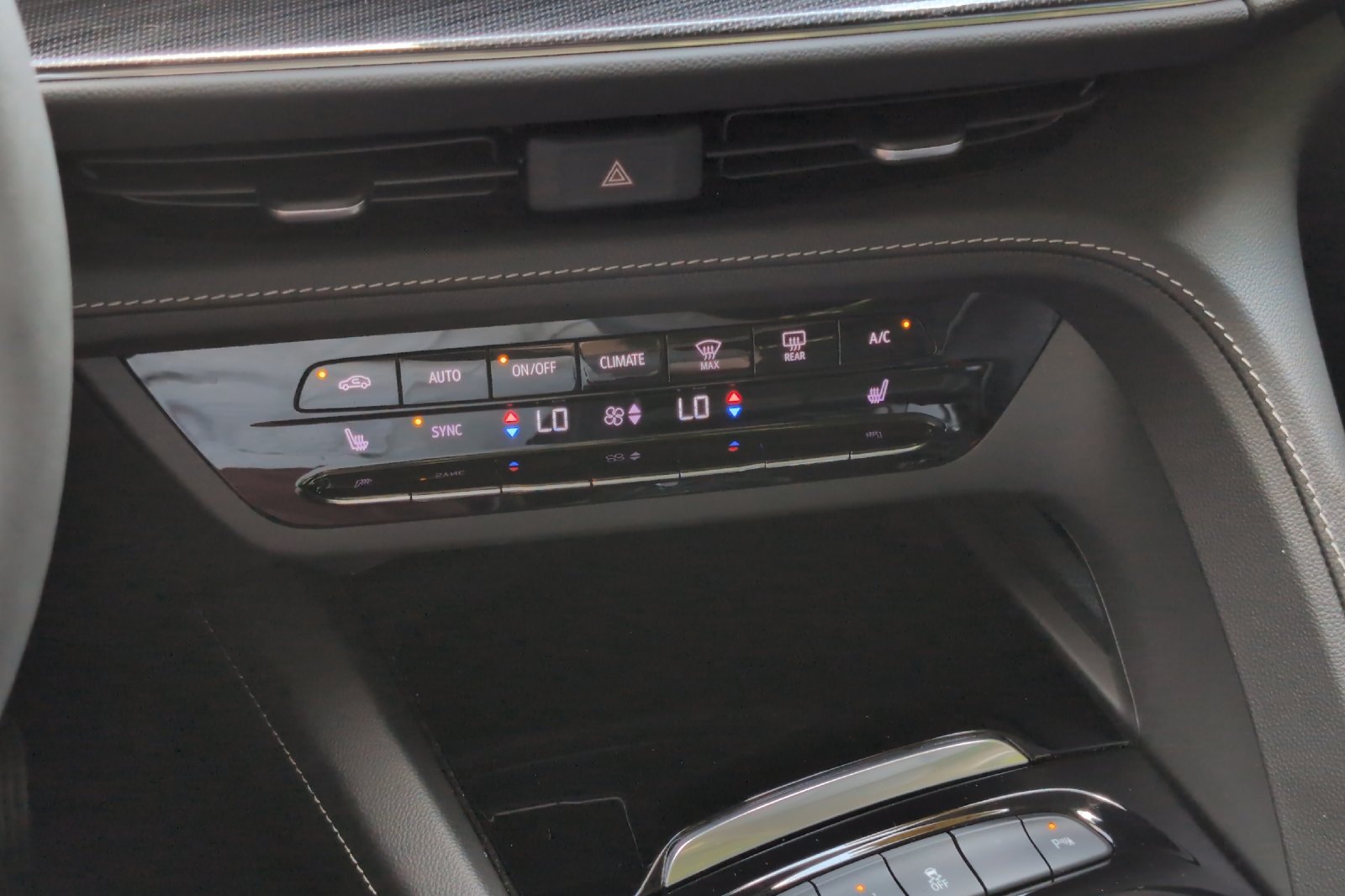 2022 Buick Envision Essence photo 17