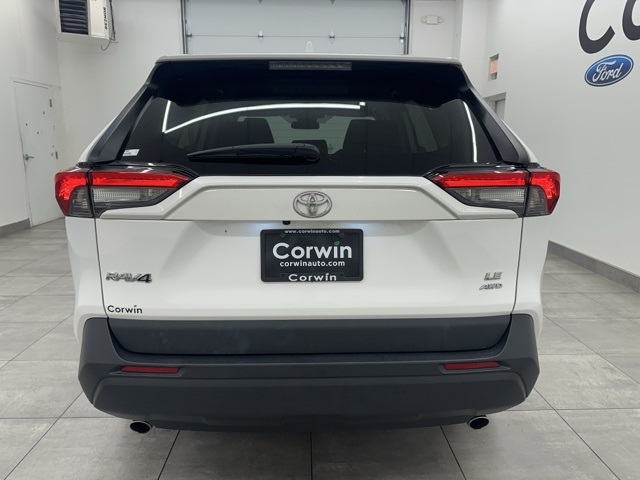 2024 Toyota RAV4 LE photo 3