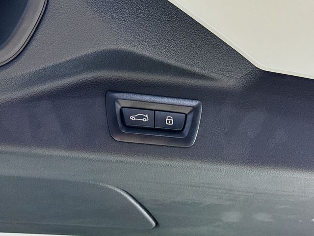 New 2026 White BMW M60i image 31