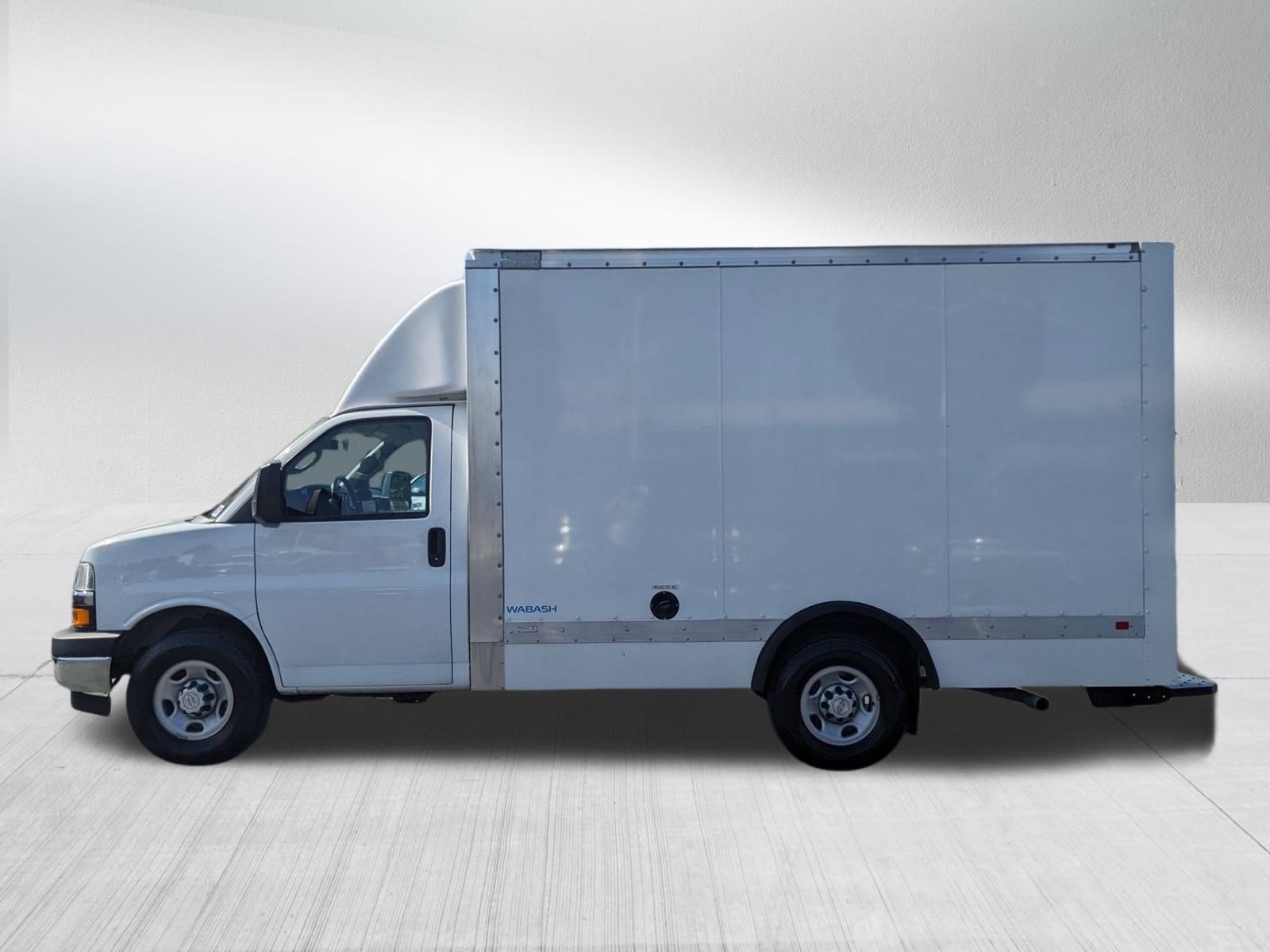 2023 Chevrolet Express Cutaway 3500 photo 2