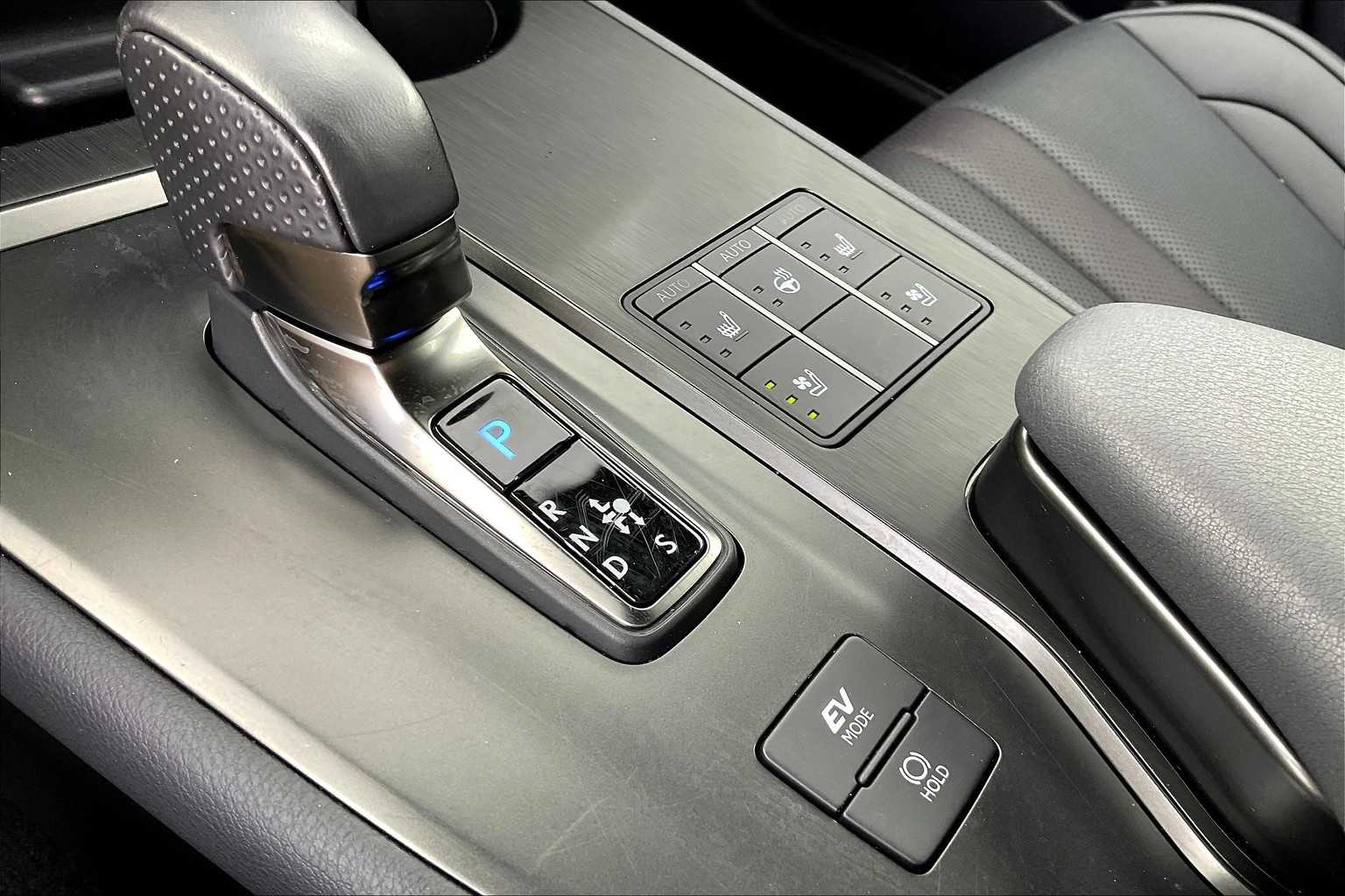 2025 Lexus UX F SPORT Handling photo 32
