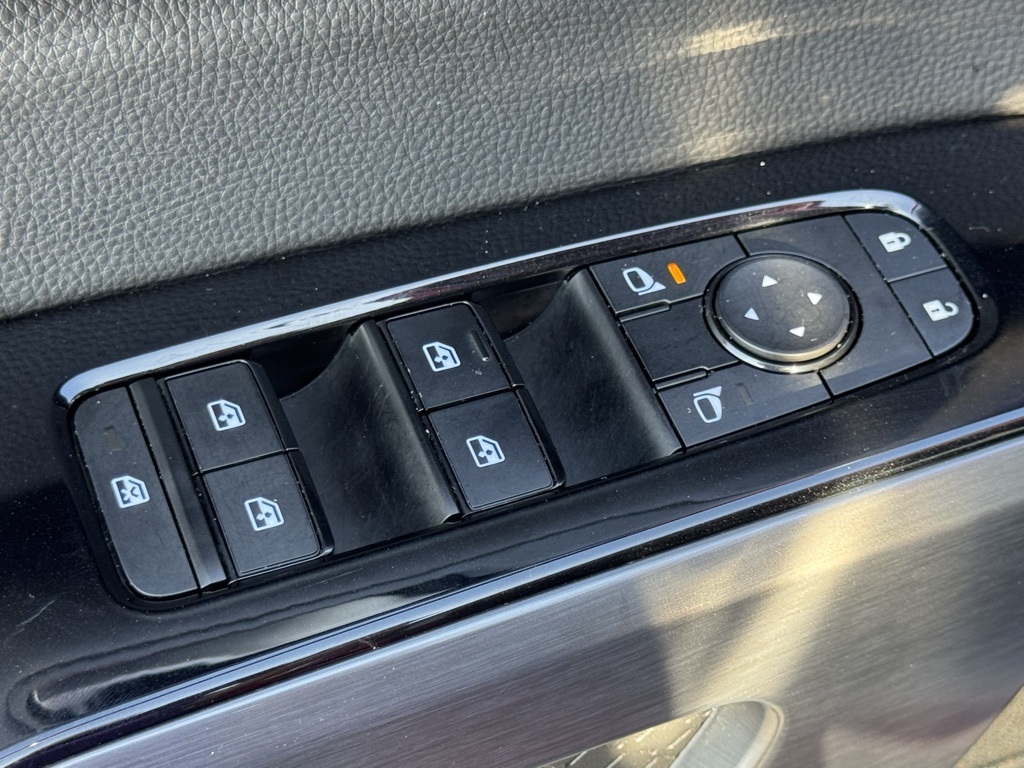 2023 Nissan Pathfinder SL photo 12