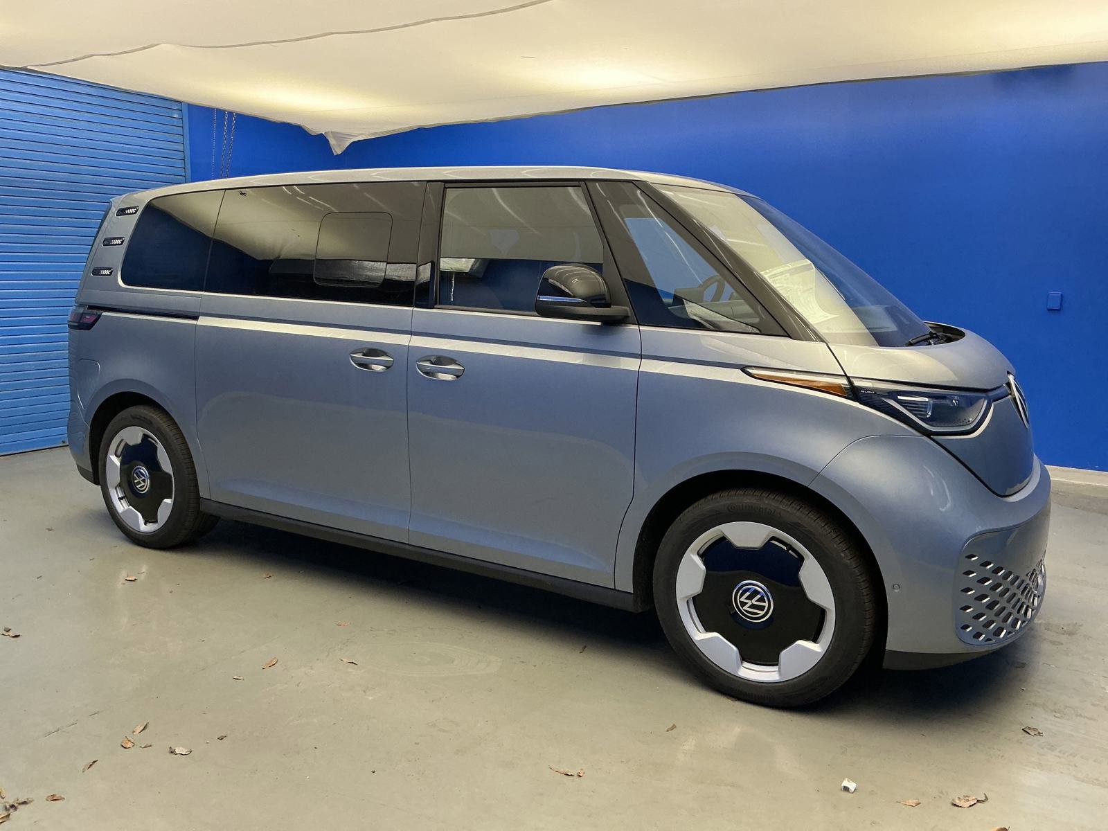 2025 Volkswagen ID. Buzz Pro S photo 2