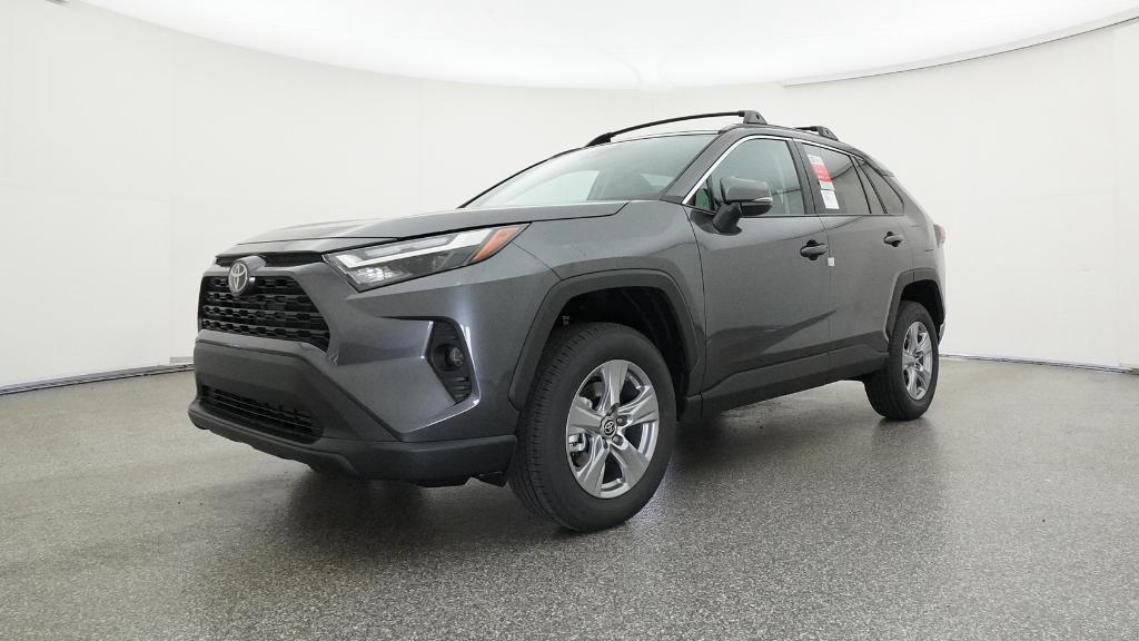2025 Toyota RAV4 XLE photo 6