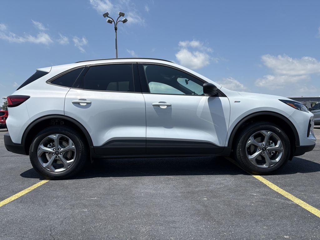 2025 Ford Escape ST-Line photo 4