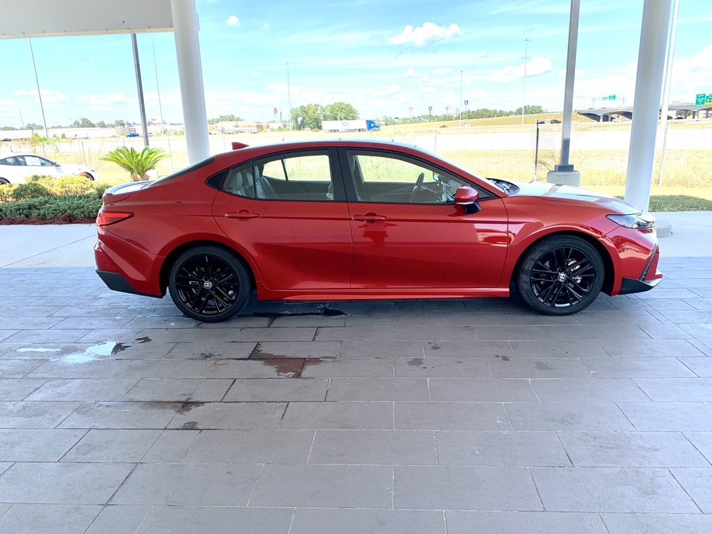 2025 Toyota Camry SE photo 4