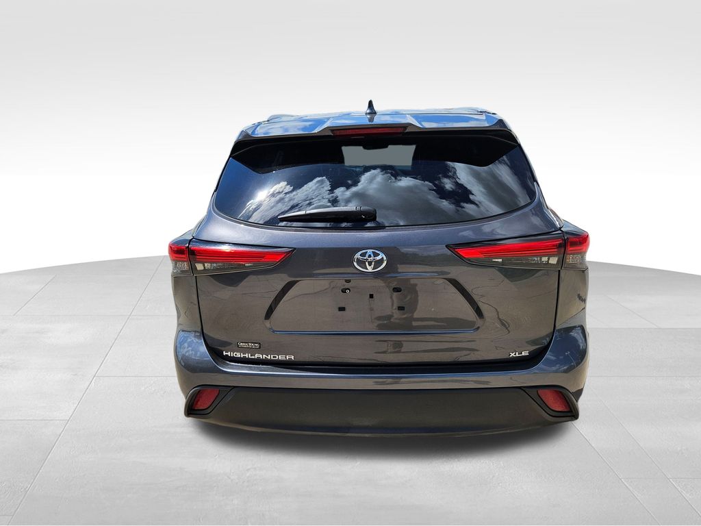 2022 Toyota Highlander XLE photo 5