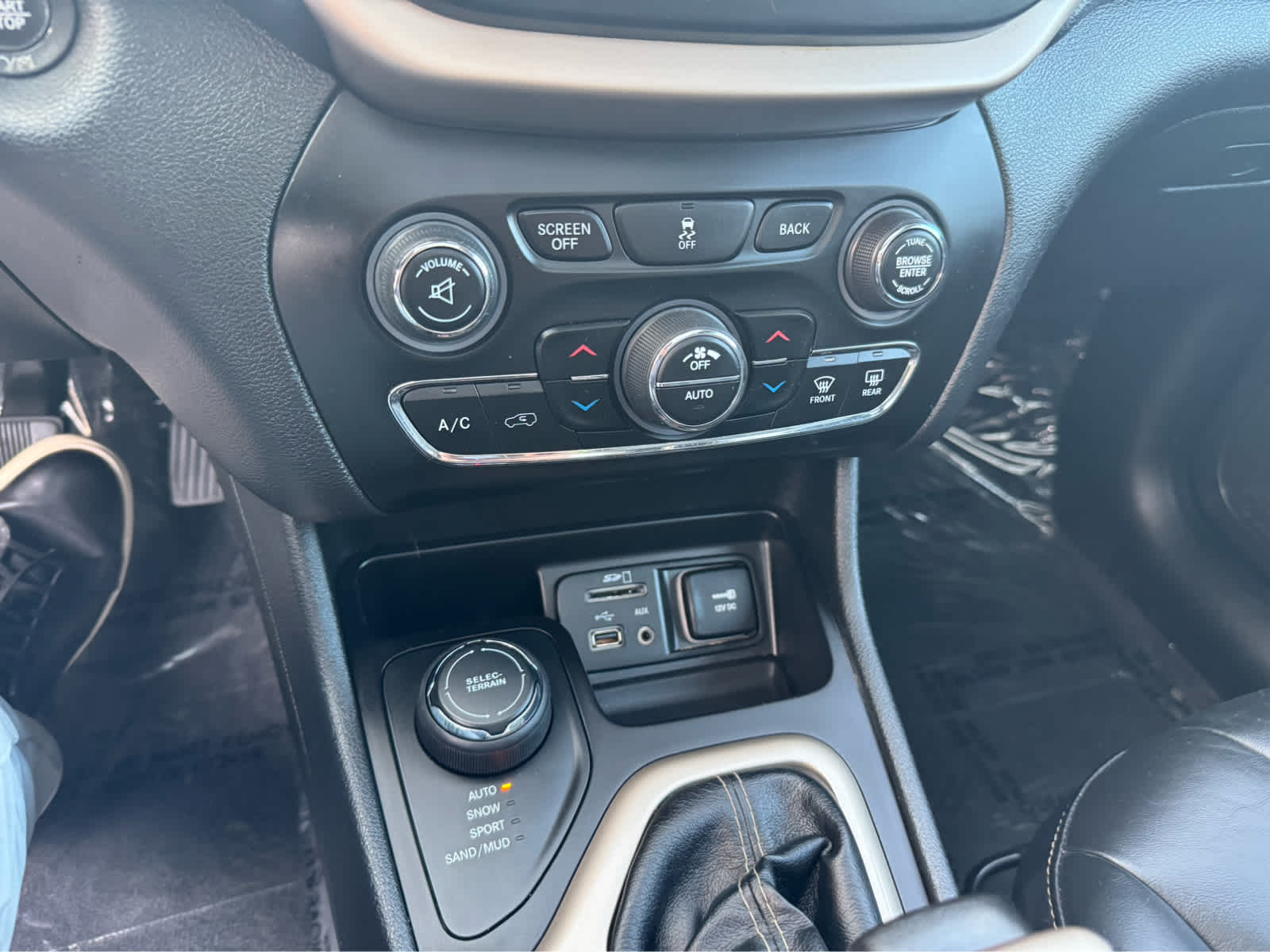 2017 Jeep Cherokee High Altitude photo 26