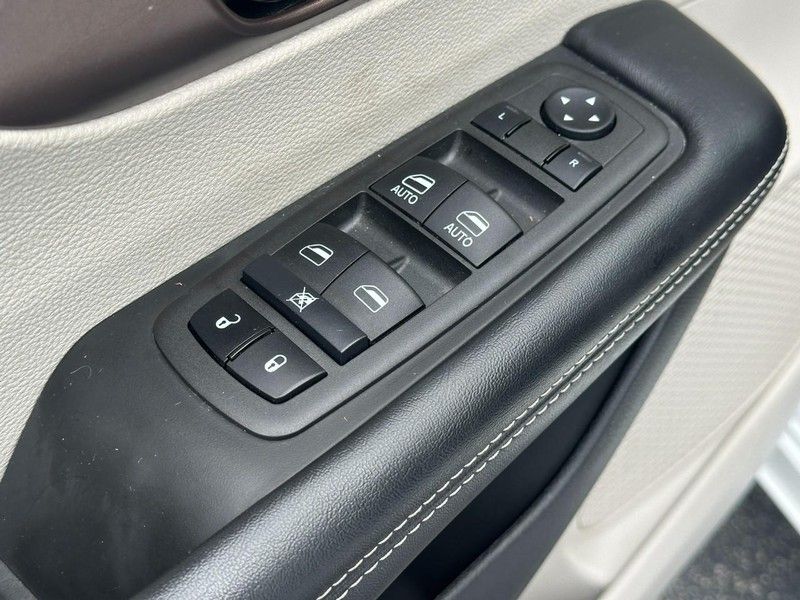 2022 Chrysler Voyager LX photo 15