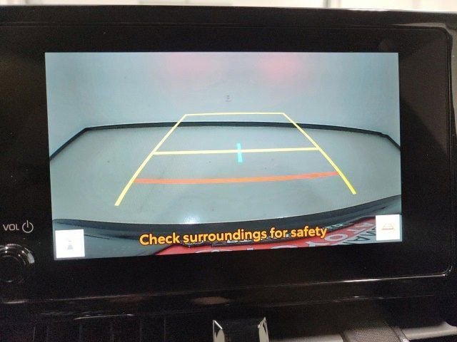 2024 Toyota Corolla Cross XLE photo 3