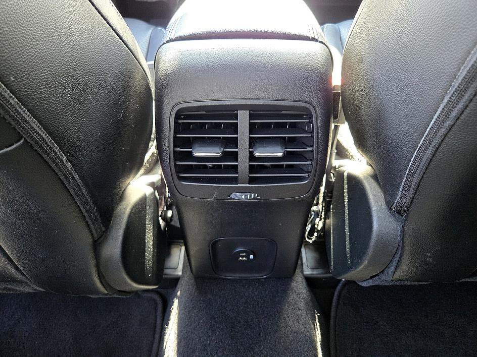 2022 Ford Escape SEL photo 13