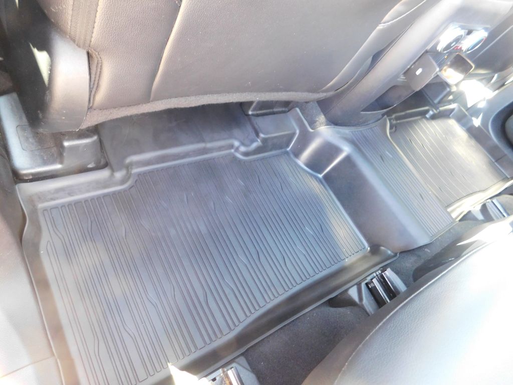 2021 Ford Explorer ST photo 30
