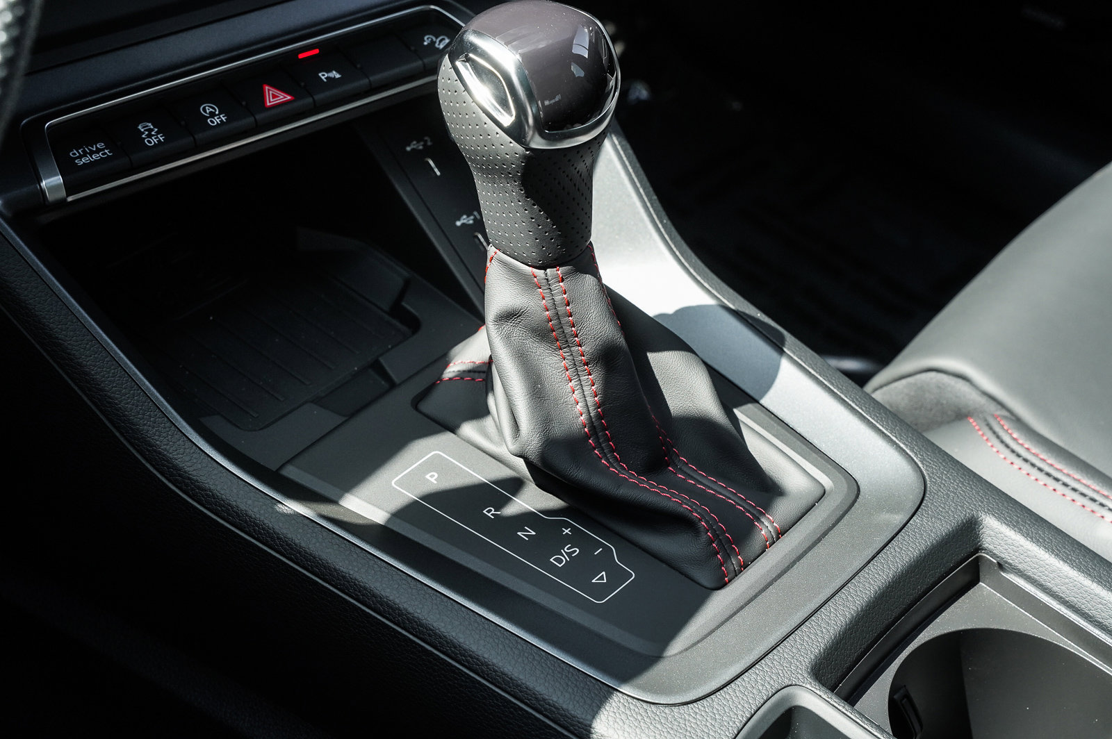 2025 Audi Q3 S line Premium Plus photo 4