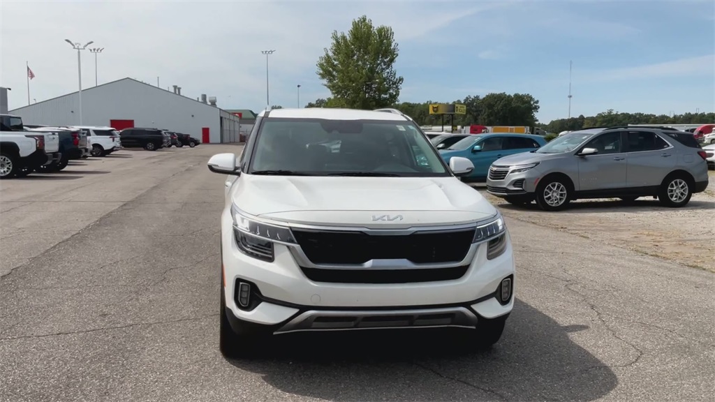 2023 Kia Seltos SX photo 2