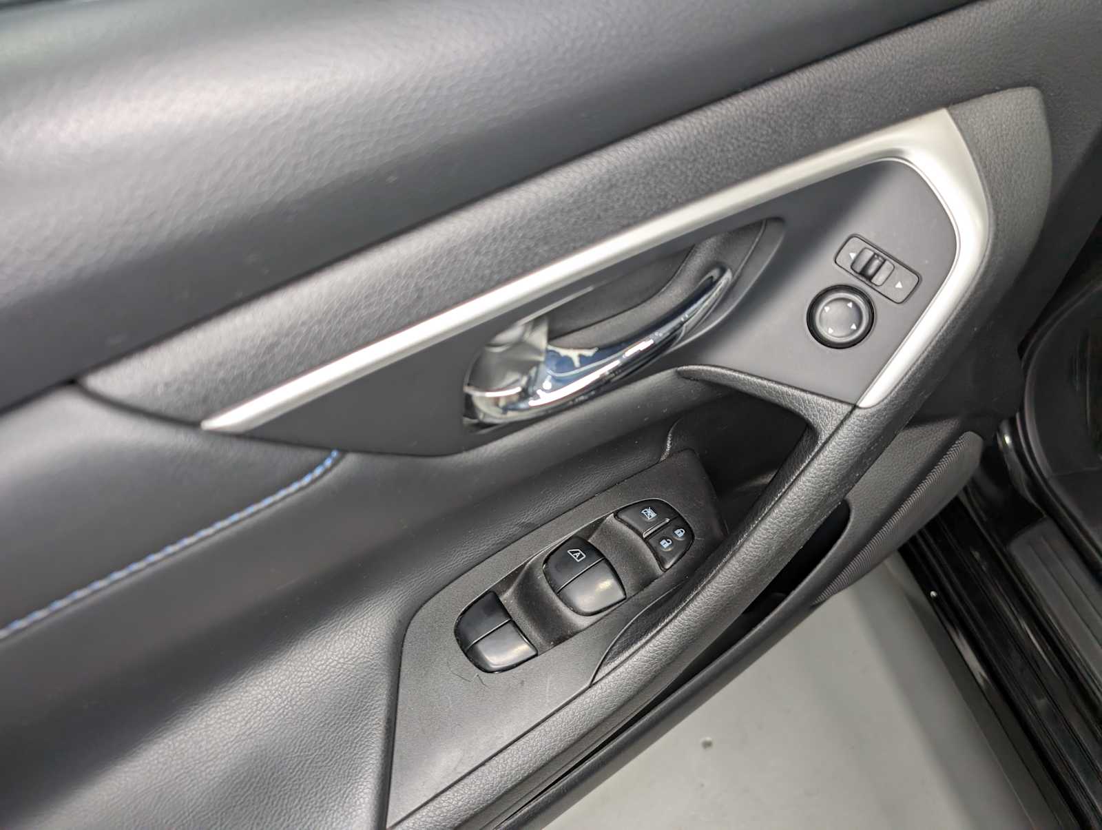 2016 Nissan Altima 2.5 SR photo 36
