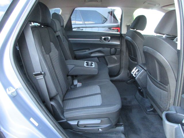 2022 Kia Sorento LX photo 22