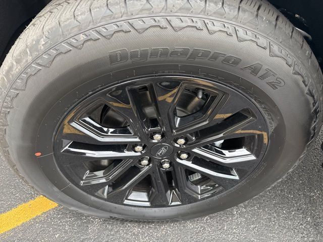 2025 Ford F-150 Lariat photo 2