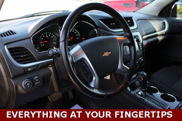 2017 Chevrolet Traverse 2LT photo 13