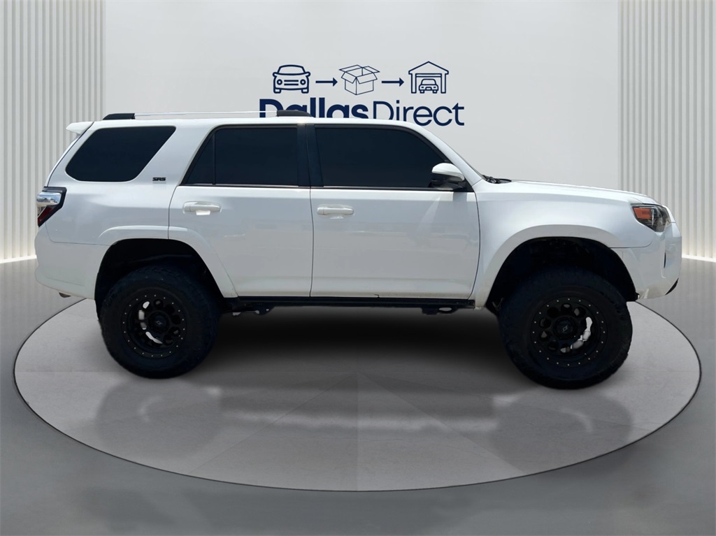 2019 Toyota 4Runner SR5 photo 4