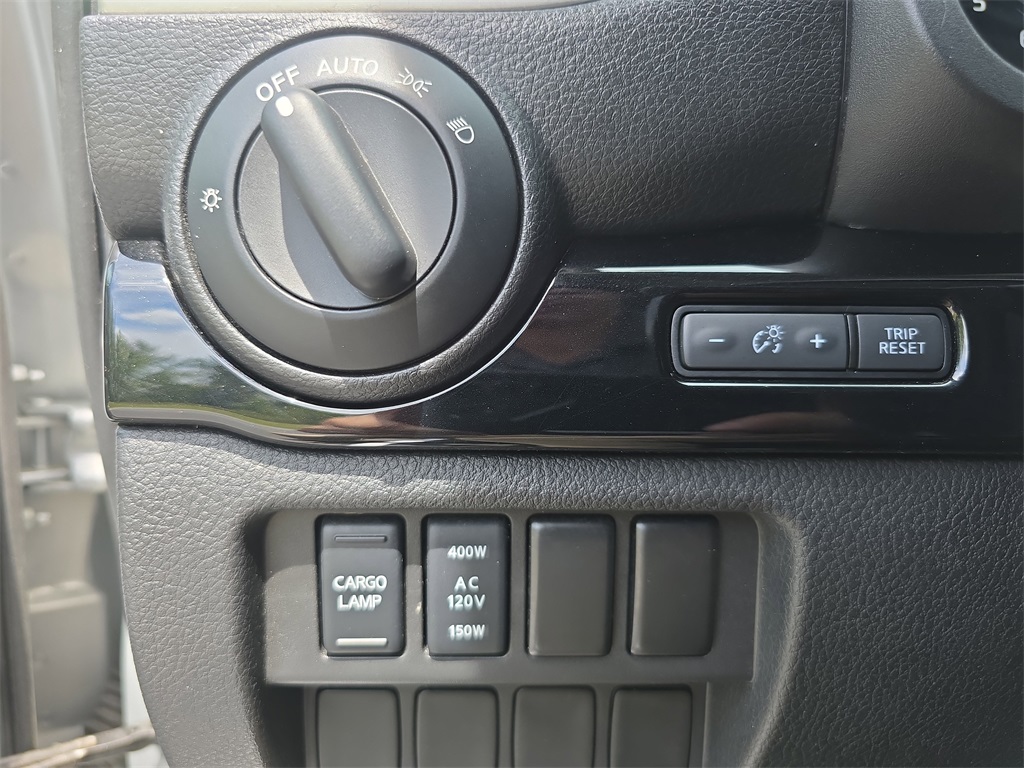 2021 Nissan Titan SV photo 24