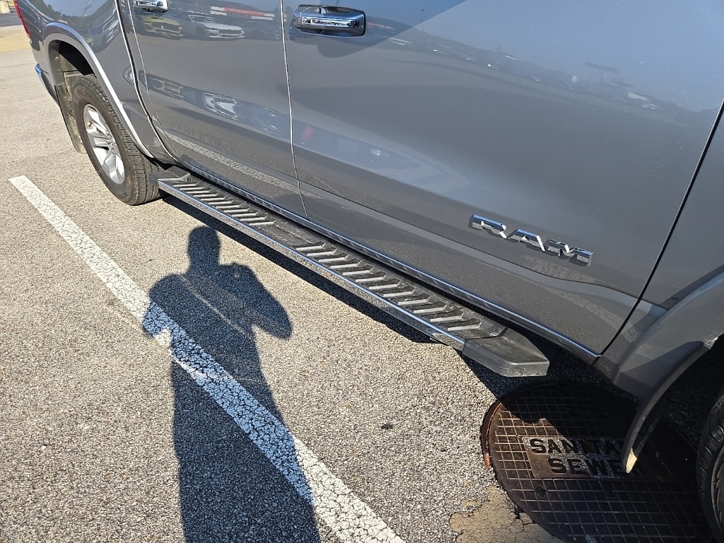2021 Ram 1500 Laramie photo 7