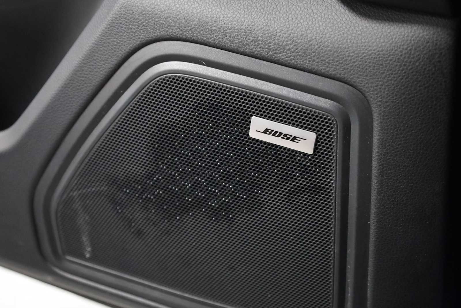 2024 Porsche Macan T photo 16