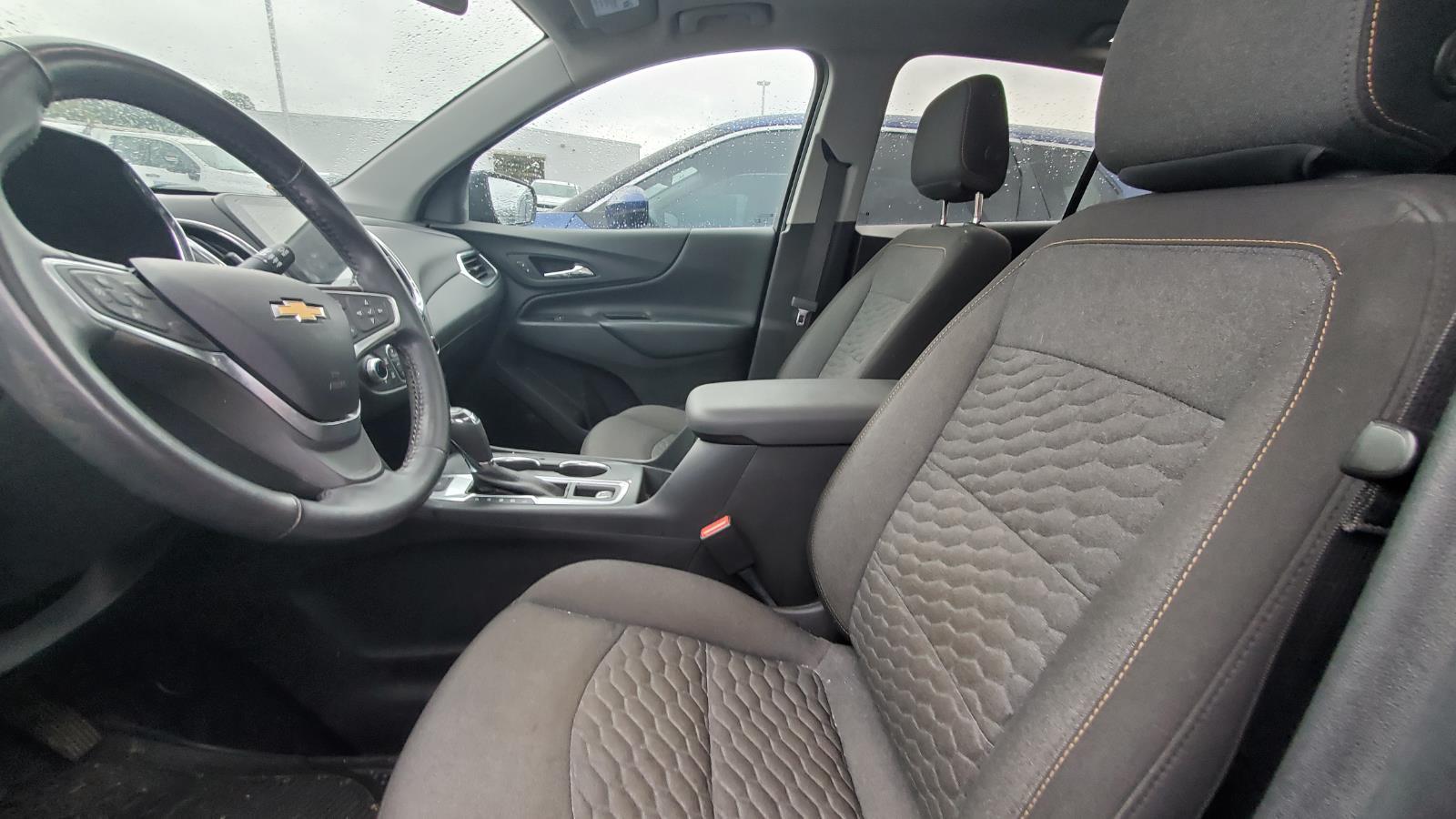 2018 Chevrolet Equinox LT photo 3