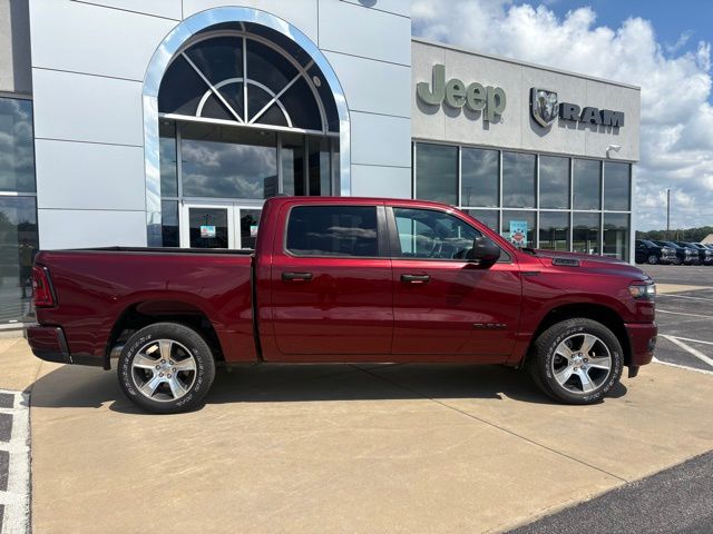 2025 Ram 1500 Tradesman photo 2