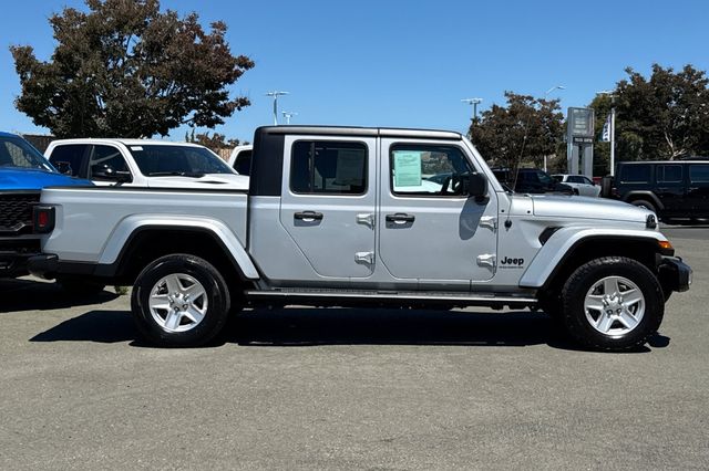 2023 Jeep Gladiator Sport photo 3