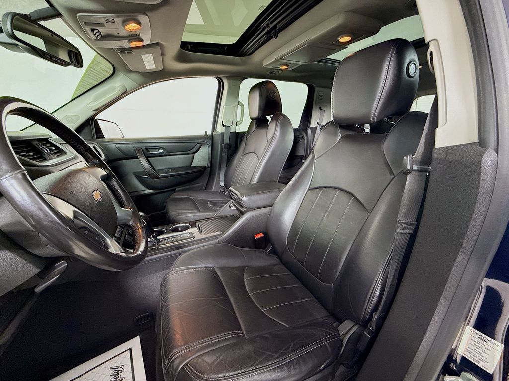 2016 Chevrolet Traverse LTZ photo 3