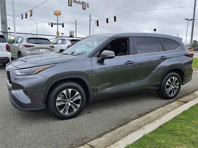 2024 Toyota Highlander Hybrid XLE photo 3