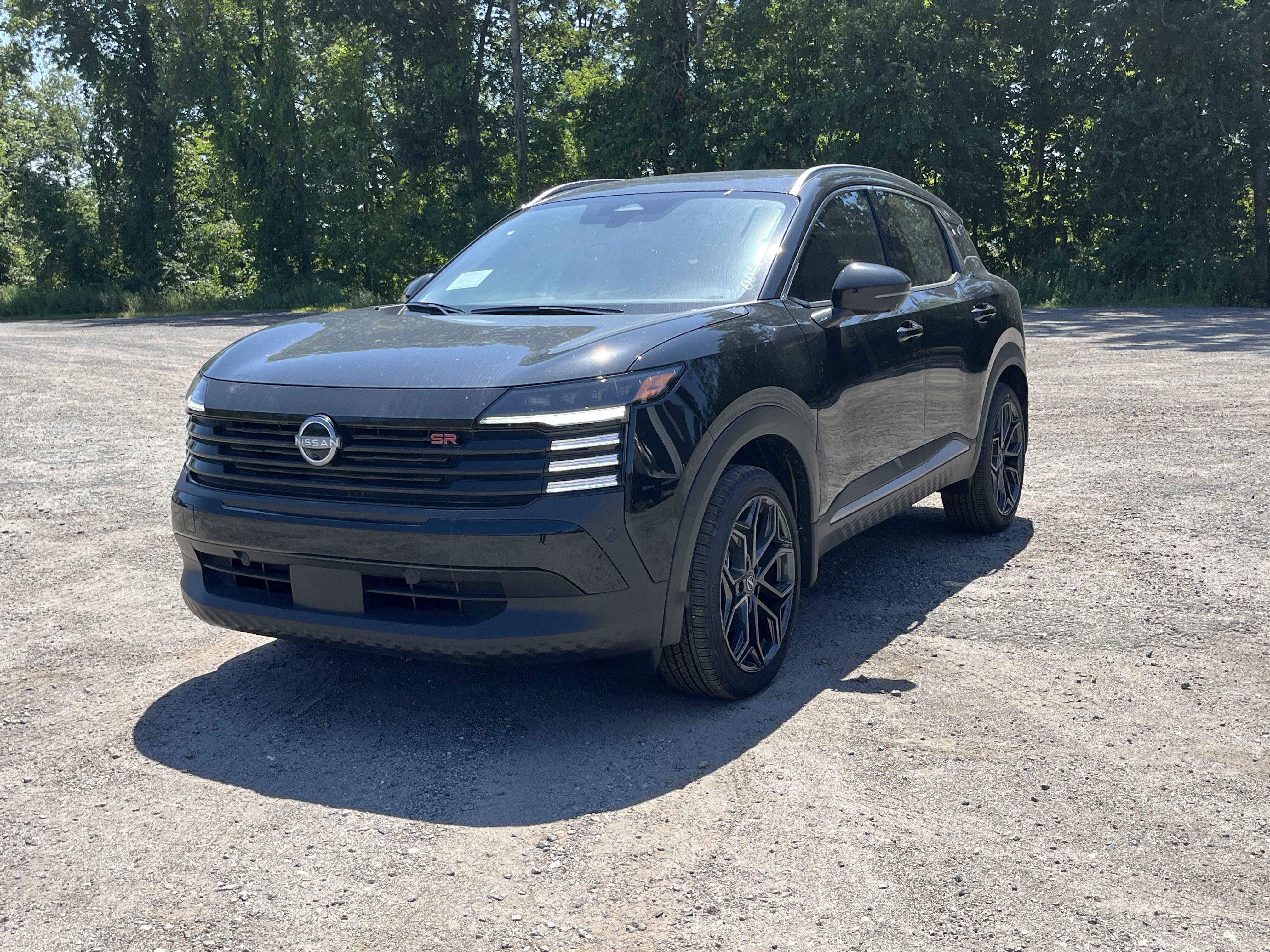 2025 Nissan Kicks SR AWD's photo