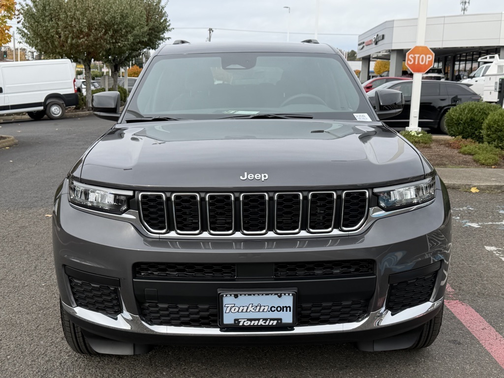 2025 Jeep Grand Cherokee Laredo X photo 3