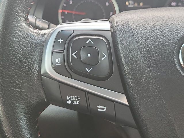 2016 Toyota Camry SE photo 19