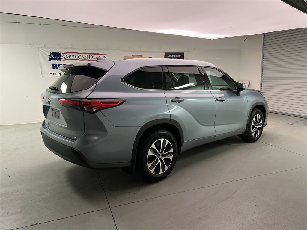 2021 Toyota Highlander XLE photo 8