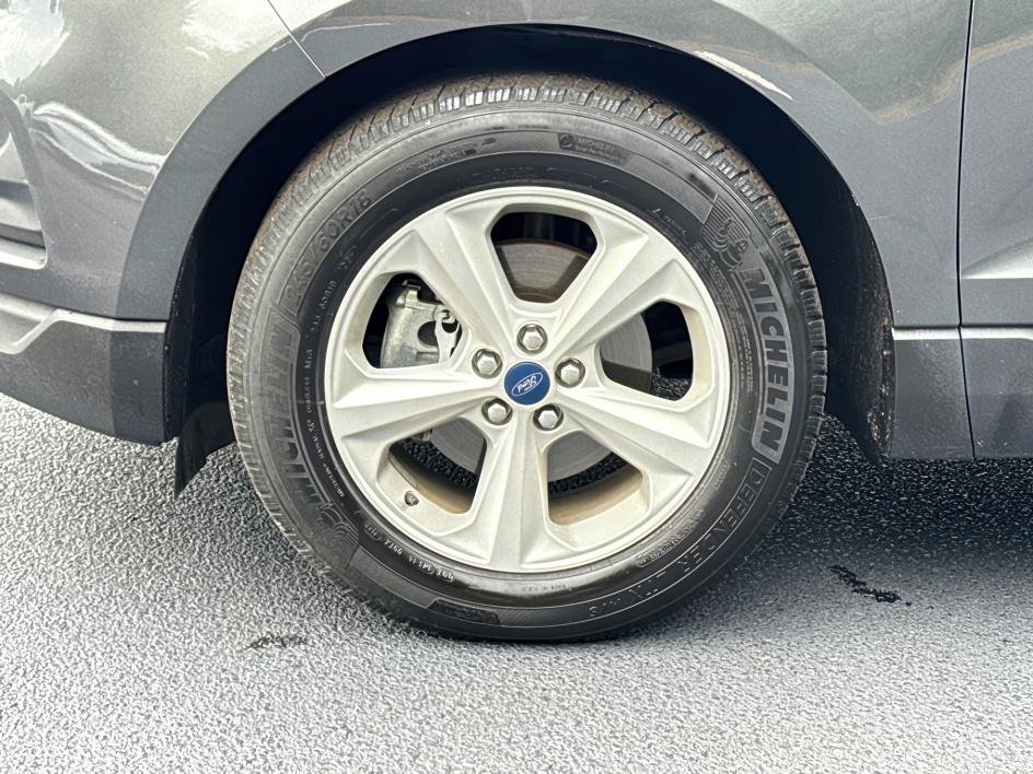 2019 Ford Edge SE photo 9