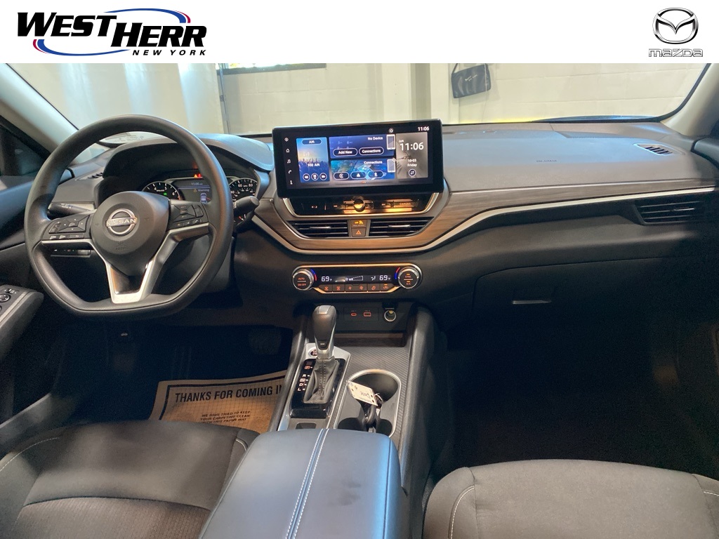 2025 Nissan Altima 2.5 SV photo 2