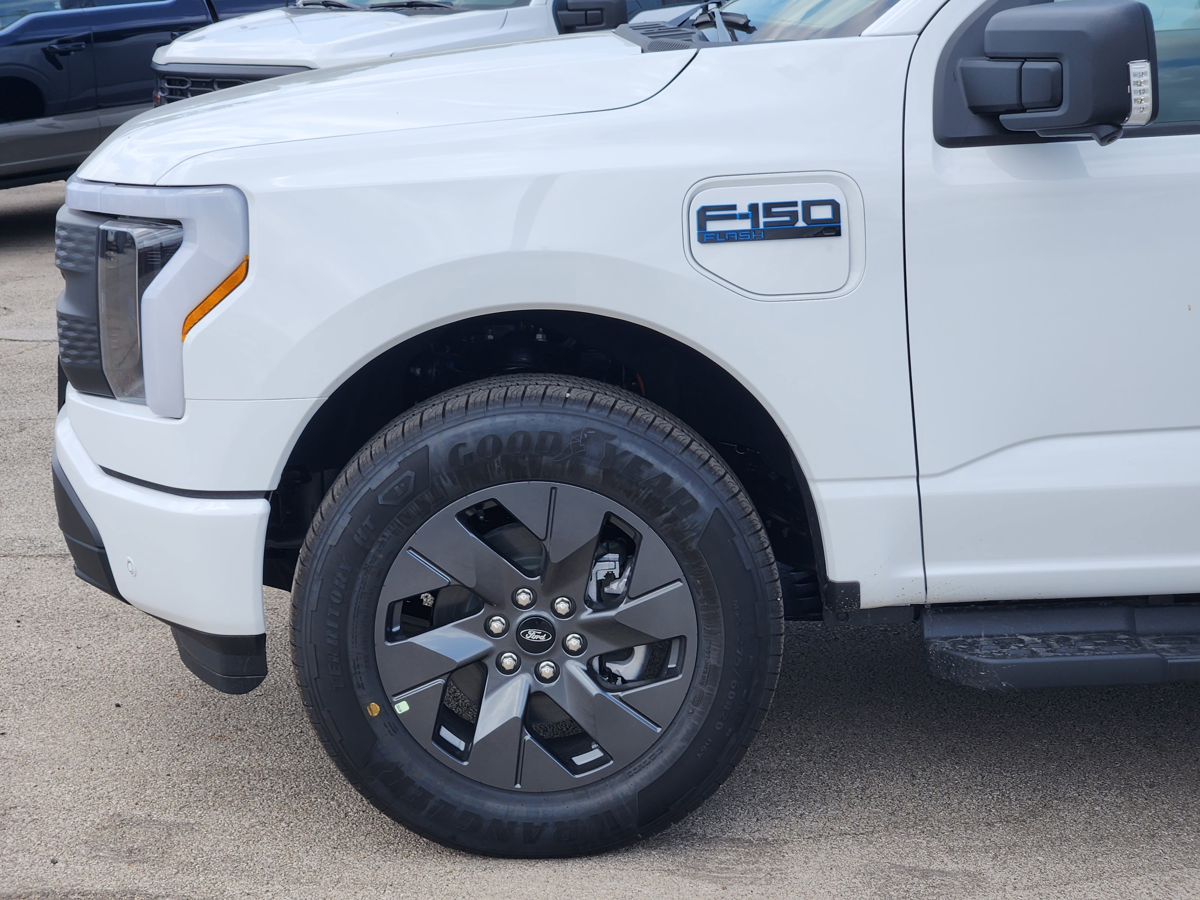 2025 Ford F-150 Lightning photo 2