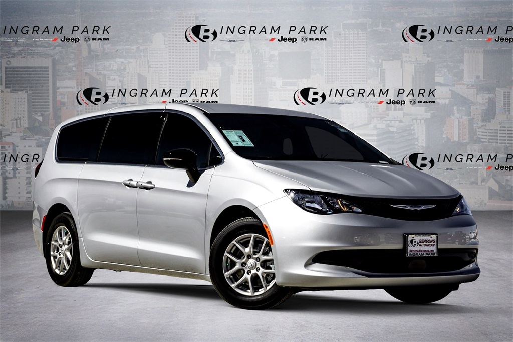 2026 Chrysler Voyager LX's photo