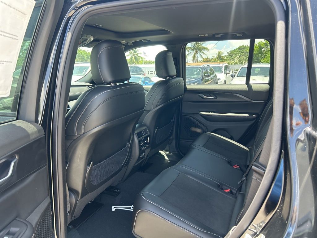 2025 Jeep Grand Cherokee Altitude X photo 30