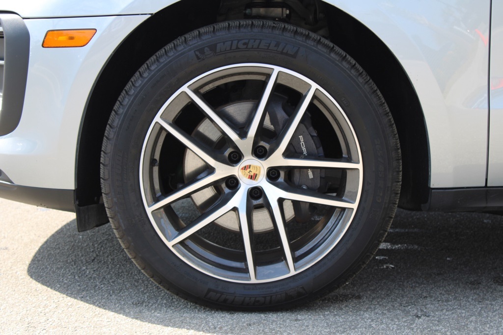 2024 Porsche Macan Base photo 13