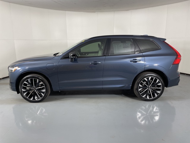 2026 Volvo XC60 Hybrid T8 photo 5
