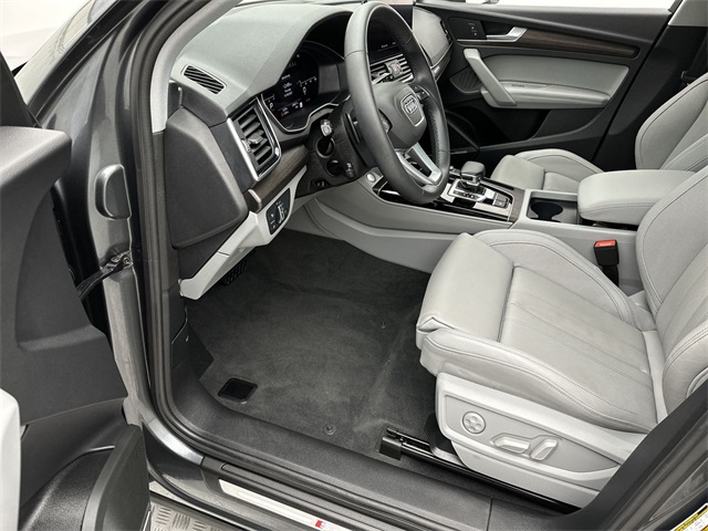 2025 Audi Q5 45 S line Premium Plus photo 3