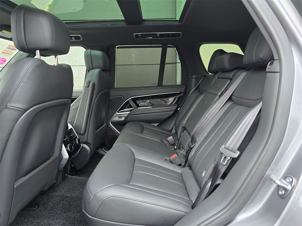 2025 Land Rover Range Rover SE photo 21