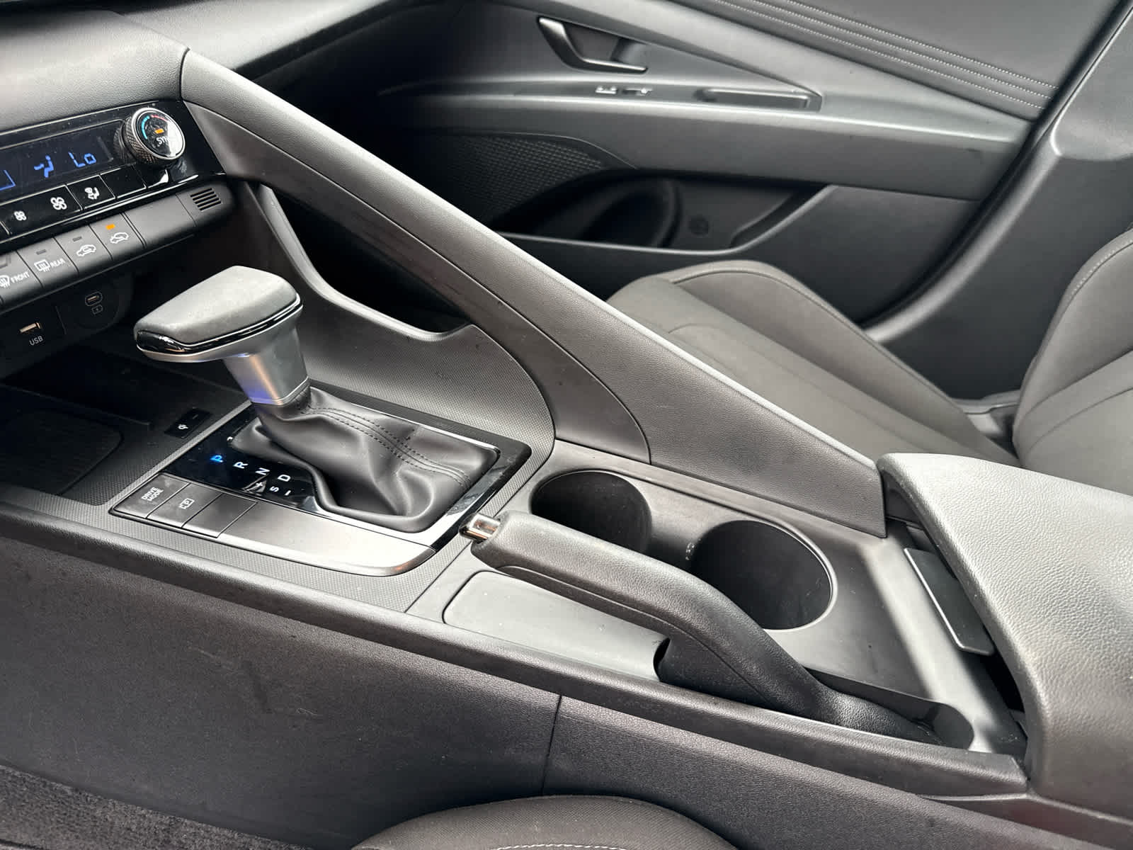 2025 Hyundai Elantra SEL Sport photo 22